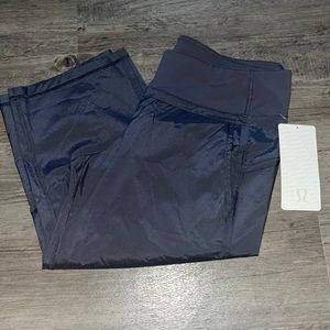 NWT Lululemon Ultra Crop Pants - Size 8 - Grey